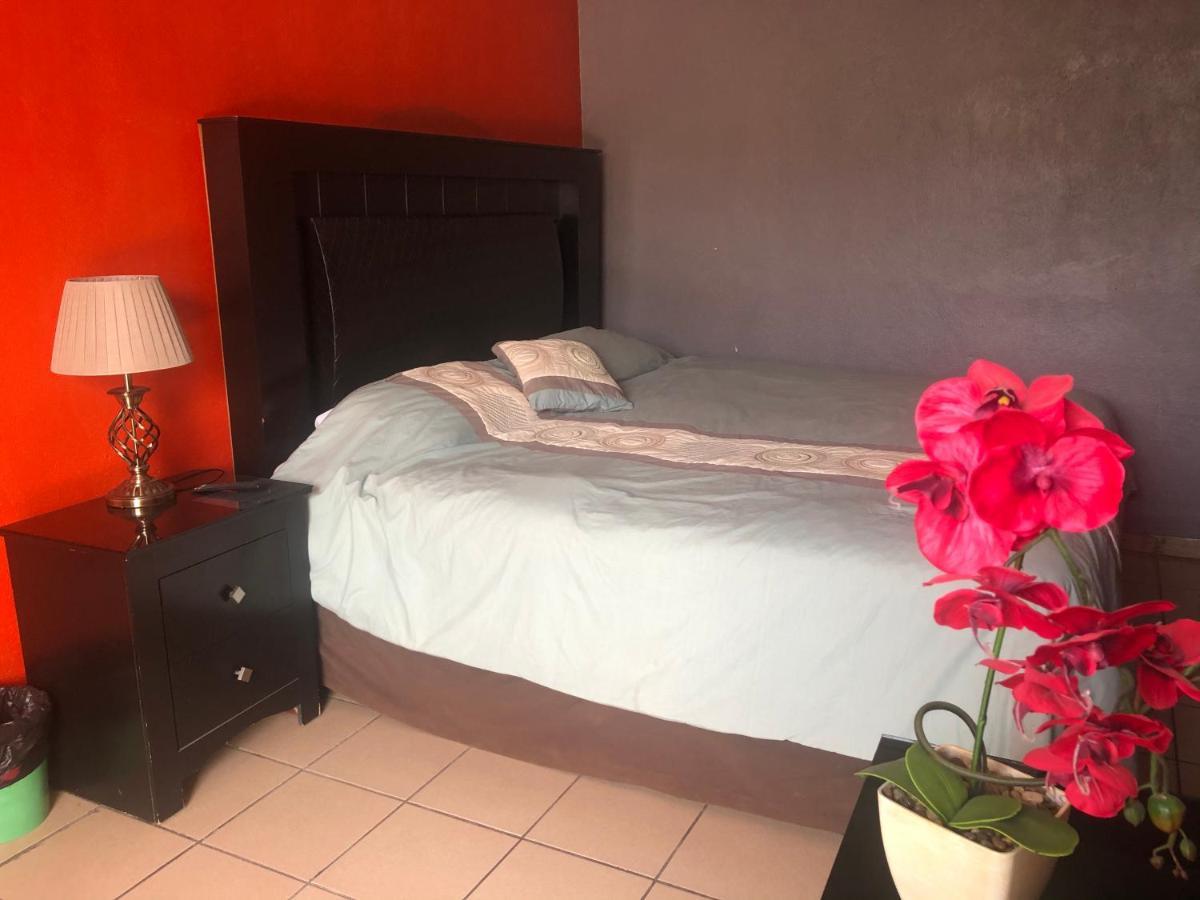 Hotel Isabela, Mag Bay Puerto San Carlos Dış mekan fotoğraf